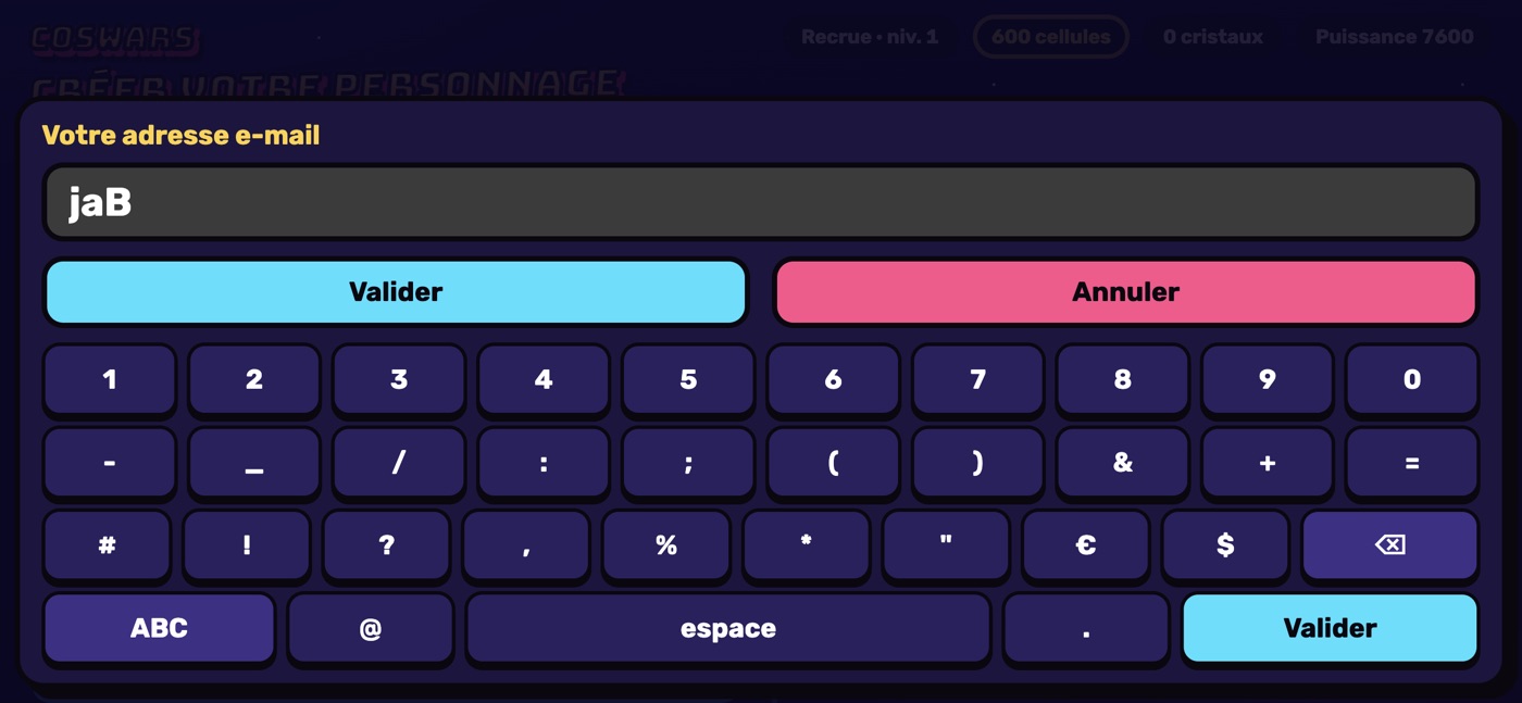 Le clavier du jeu sur téléphone : un champ « Votre adresse e-mail » avec des lettres déjà tapées, les boutons Valider et Annuler, puis de grandes touches violettes de chiffres et de symboles, une barre d’espace et une touche Valider bleue.
